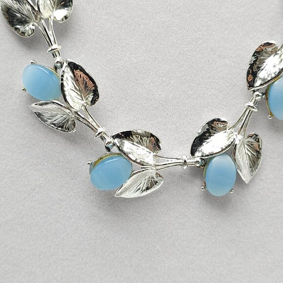 Vintage Silver Tone Blue Thermoset Leaf Necklace Clip-On Earrings Set - Picture 4 of 8